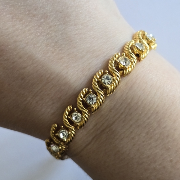 Vintage bracelet clear rhinestones Gold tone tennis elegant classic diamante - Picture 9 of 9